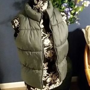 Old Navy puff vest NWOT